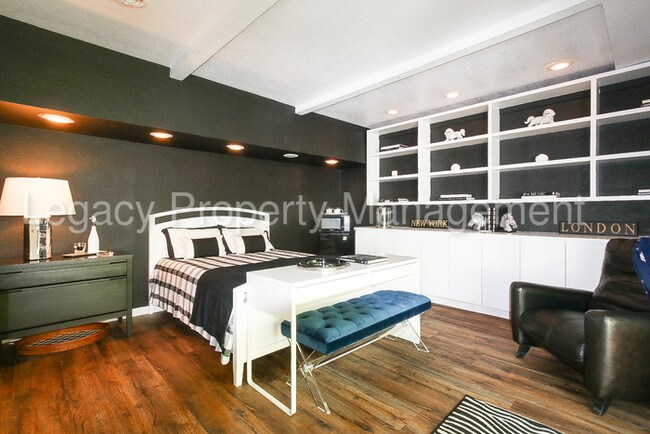 Building Photo - 273 Portola Rd