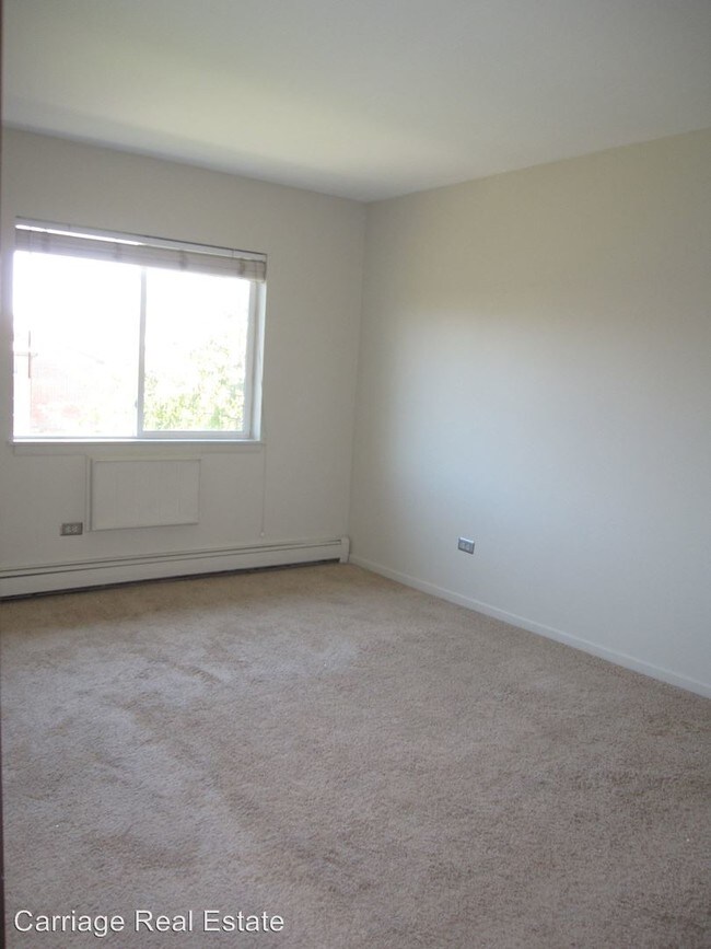 Building Photo - 1005 Dickens Way