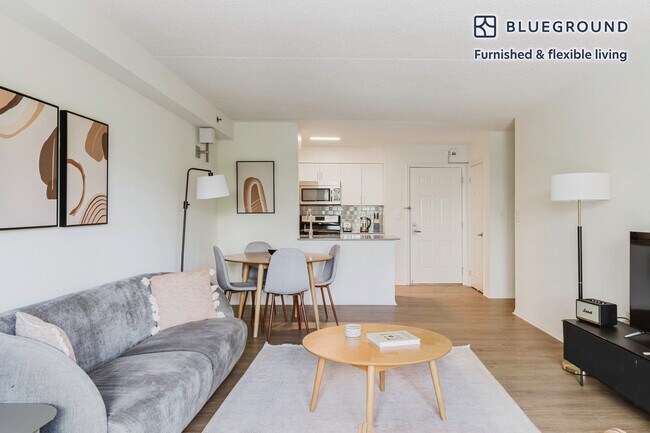 Foto del edificio - 444 Washington Blvd