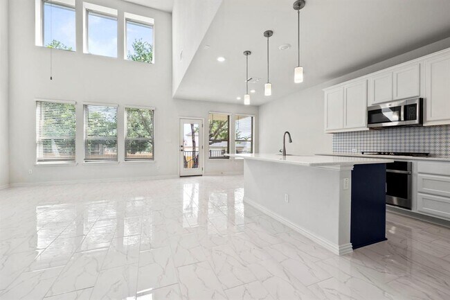 Building Photo - 2625 Roaring River Cv