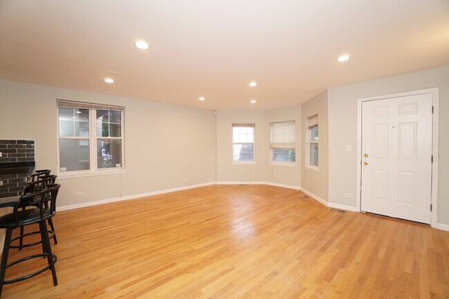 Foto del edificio - 1103 N Crosby St