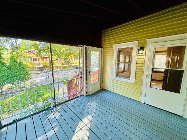 Foto del edificio - Charming 3-Bedroom Home in the Heart of So...