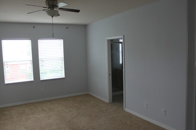 Building Photo - 15715 Oakleaf Run Dr