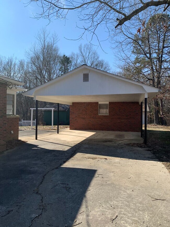 Foto del edificio - 3 bedroom Salisbury home