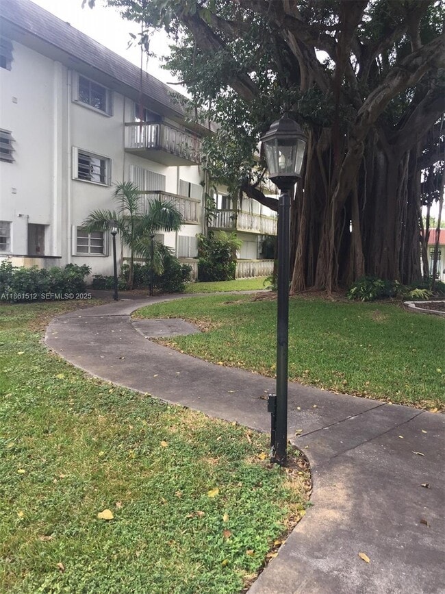 Building Photo - 15201 NE 6th Ave