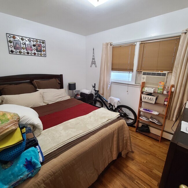 Building Photo - 615 57th St