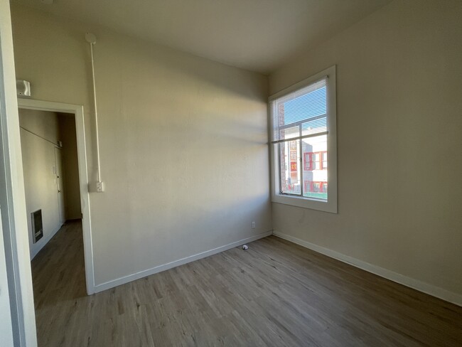 Building Photo - 1 Bedroom 1 Bathroom Apartment located in ...