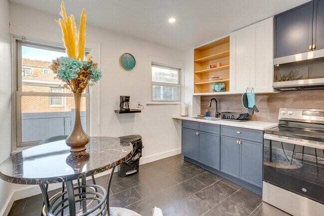 Building Photo - 318 Meeker Ave