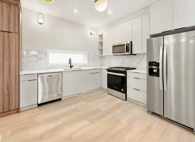 Building Photo - 3.0 bedroom in Edmonton Alberta T5G 1G1