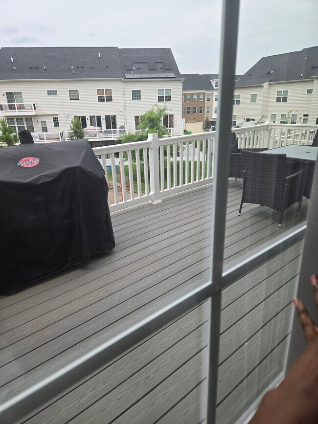 Foto del edificio - 4211 WOODSPRING Ln