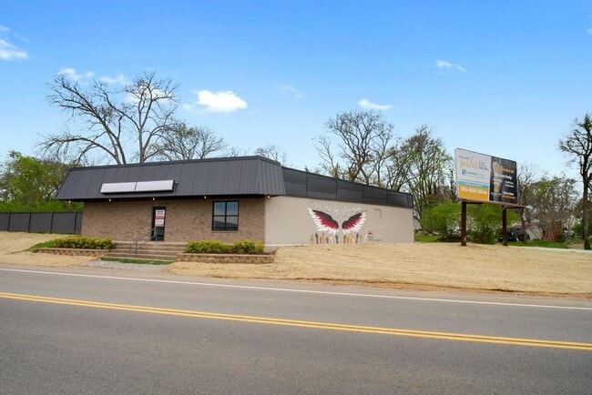 Building Photo - 626 East Main Street