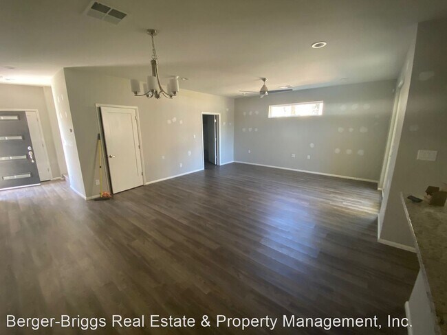 Building Photo - 3 br, 2.5 bath House - 4591 Villa Loma Lan...