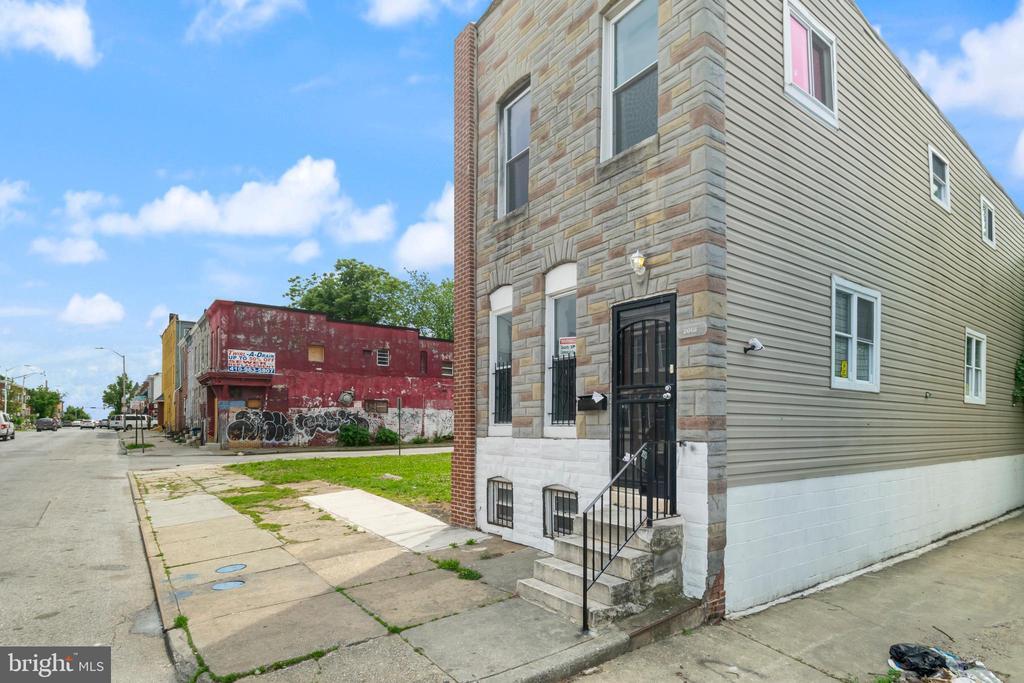 Primary Photo - 2018 N Monroe St