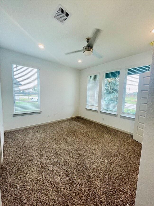 Building Photo - 1718 Bryson Heights Dr