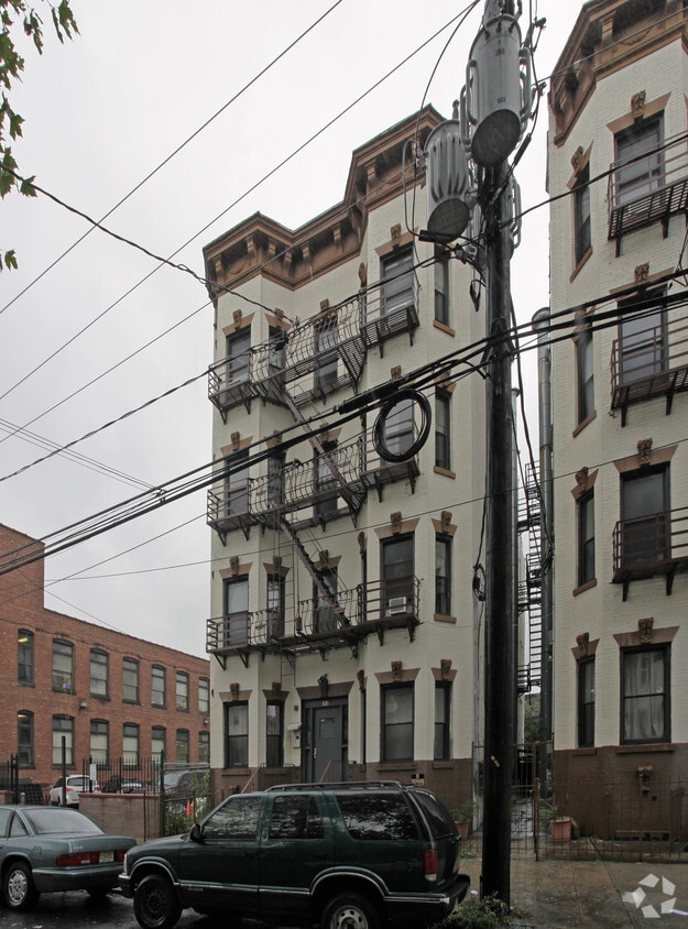 Building Photo - 66 Tuers Ave