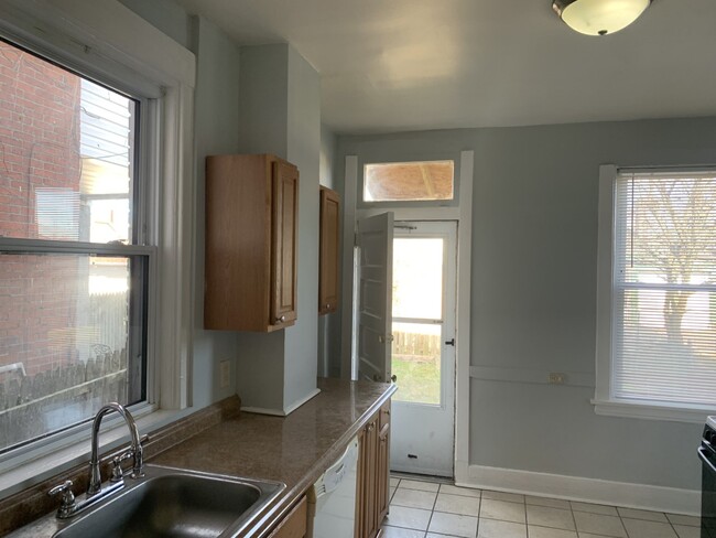 Building Photo - 6915 Standish St