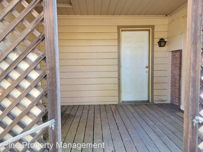 Foto del edificio - 3 br, 2 bath House - 2960 Balls Ferry Road