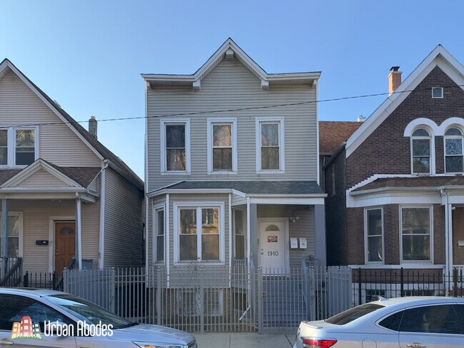 Building Photo - 1910 N Kedvale Ave