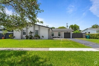 Building Photo - 9720 Bel Aire Dr