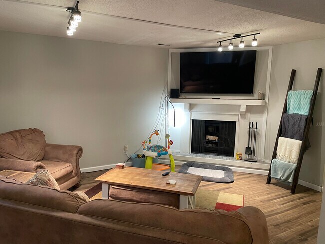 Building Photo - 3816 Juniper Pl