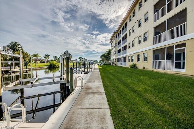 Building Photo - 1781 Four Mile Cove Pkwy