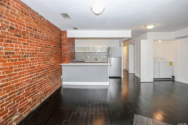 Foto del edificio - 1312 Putnam Ave