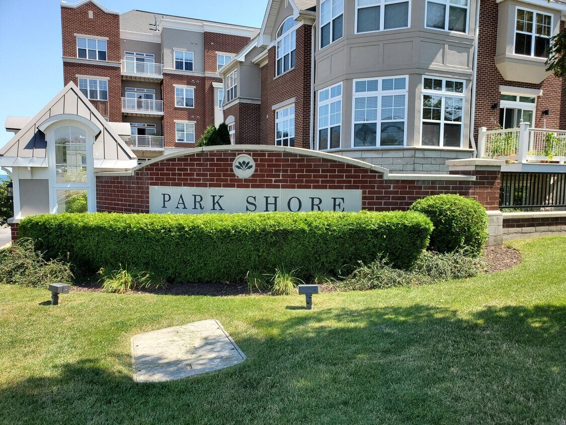 3862 S Lake Dr Unit 405, Saint Francis, WI 53235 Condo for Rent in