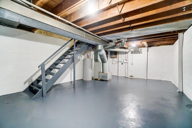 Building Photo - 221 S Rosedale Ave