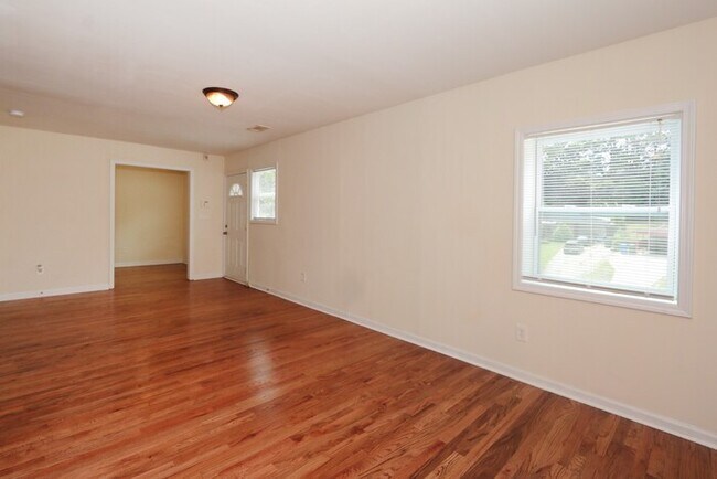 Building Photo - Roomy 3BR 2BA Ranch for Lease!