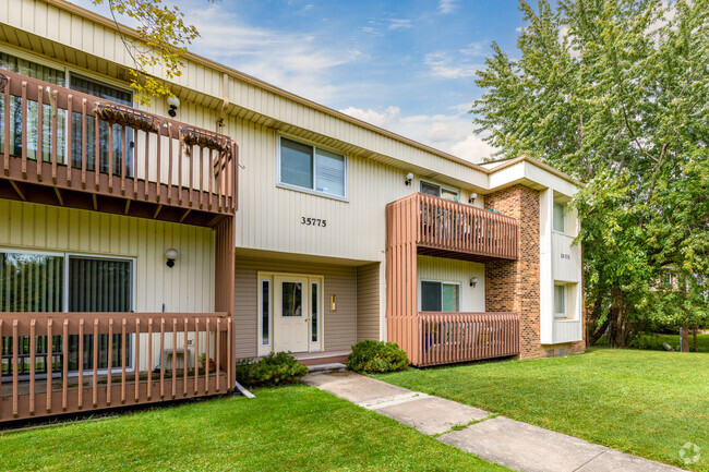 Totals 9,188 SF - Ramsgate Square Apartments