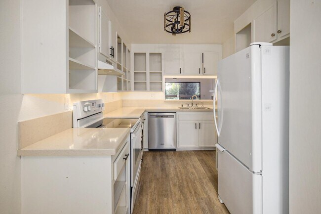 Foto del edificio - 7245 Navajo Rd