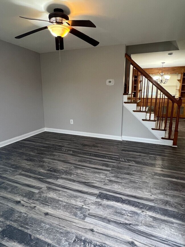 Building Photo - 2 Bedroom 1 Bathroom