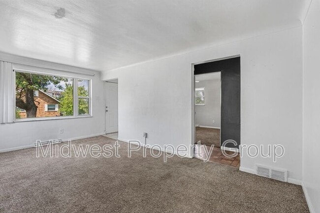 Building Photo - 4452 Eminence Blvd