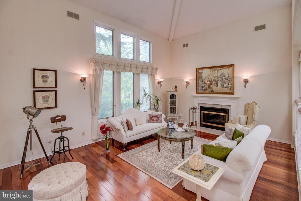 Foto principal - 307 Sayre Dr