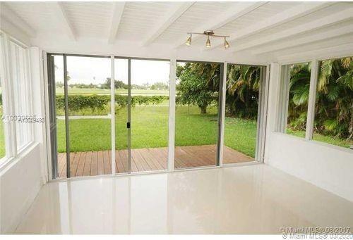 Foto del edificio - 655 S Shore Dr