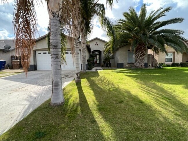 Foto del edificio - Southwest Bakersfield 4 Bedroom Home