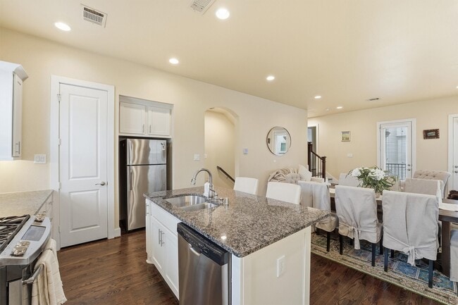 Building Photo - 2714 Freund St