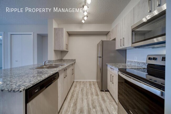 Building Photo - AMAZING 2 BEDS/ 2 BATHS + DEN CONDO | UNDERGROUND PARKING