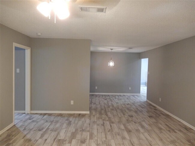 Foto del edificio - 6109 Diamond Ct
