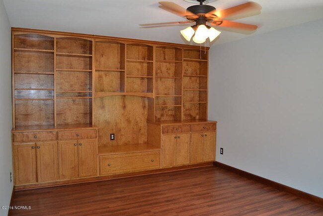 Building Photo - 157 Aldersgate Rd