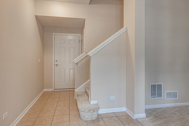 Building Photo - 726 Summit Ln
