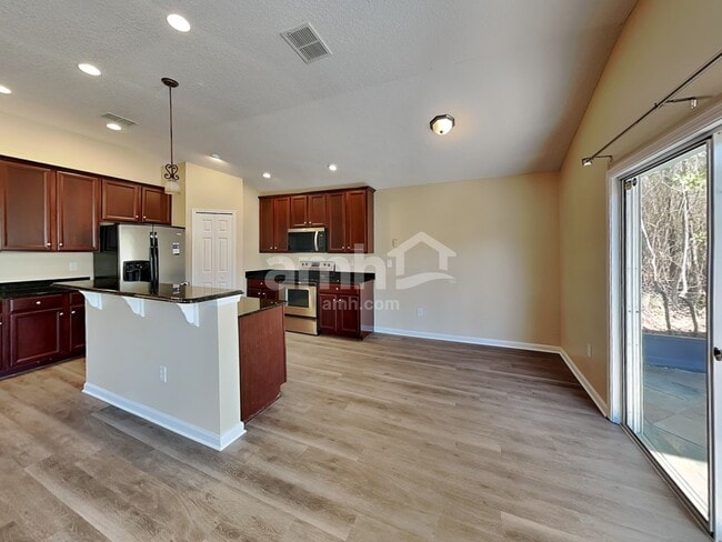 Foto del edificio - 612 Birchbark Trl