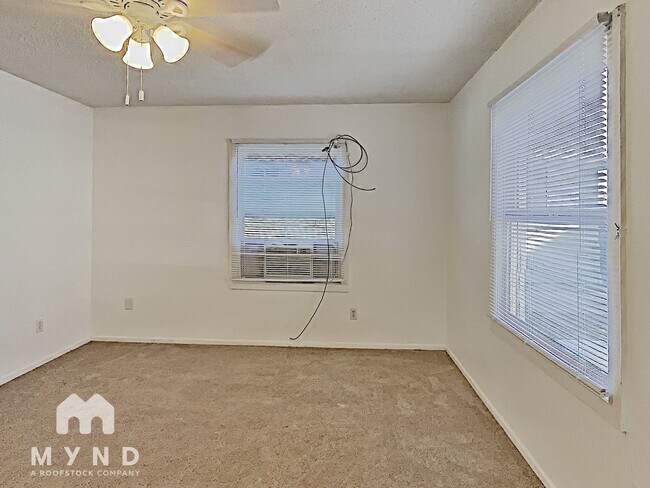 Building Photo - 218 Hillcrest Dr