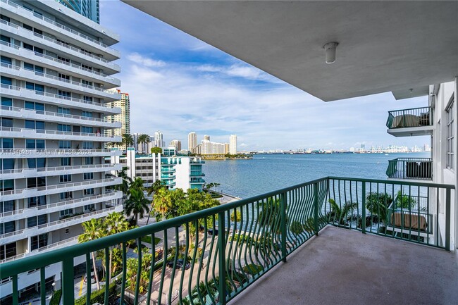 Building Photo - 1408 Brickell Bay Dr