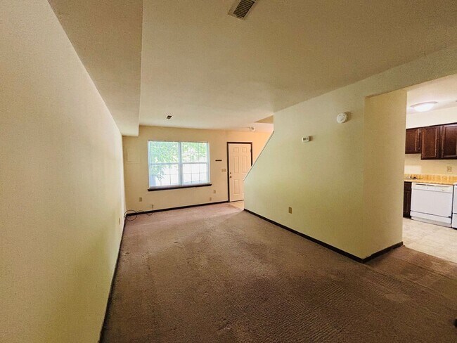 Foto del edificio - 2 Bedroom 1.5 Bathroom Townhouse