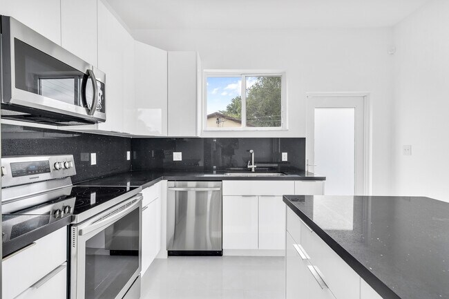 Foto del edificio - 785 SW 7th Ave