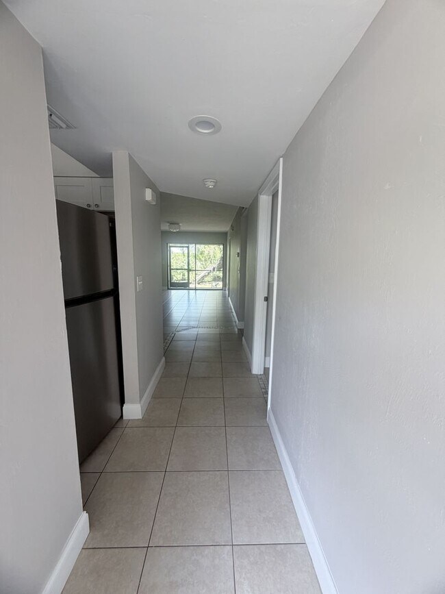 Foto del edificio - 130-136-136 Cape Coral Pkwy W
