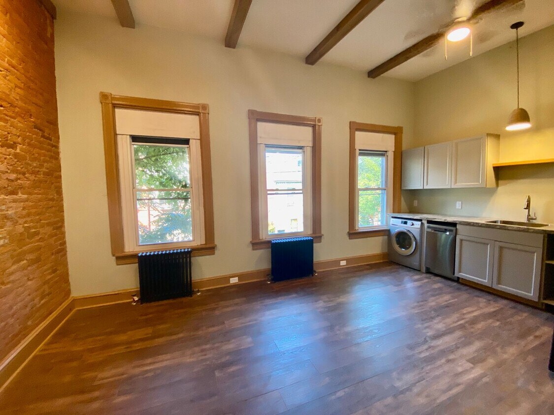 45 S Lime St Unit Apt 3, Lancaster, PA 17602 Room for Rent in