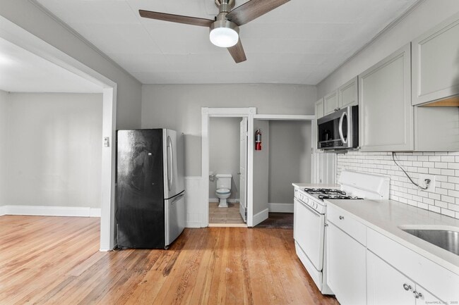 Building Photo - 394 Gregory St