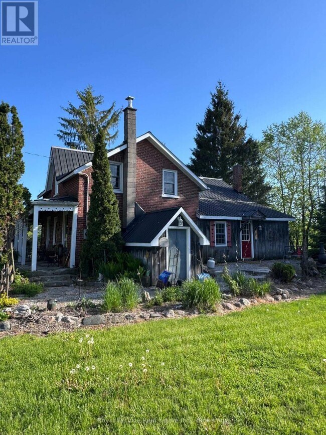 Building Photo - 712 12th Line W